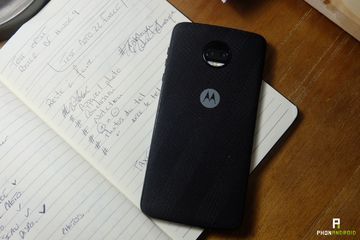 Motorola Moto Z2 Force test par PhonAndroid