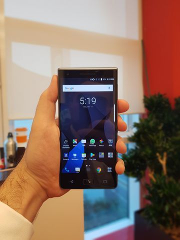 BlackBerry Motion Review