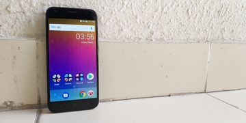 Smartron t.phone test par TechRadar Smartron t.phone test par TechRadar