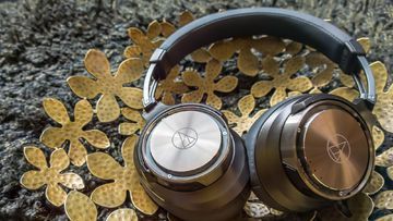 Audio Technica ATH-DSR9BT reviewed by ExpertReviews