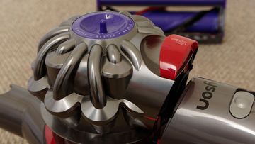 Dyson V8 Animal test par ExpertReviews Dyson V8 Animal test par ExpertReviews