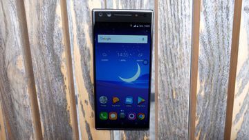 Alcatel 5 test par Trusted Reviews