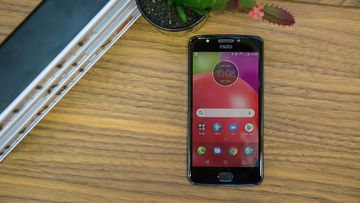 Lenovo Moto E4 test par ExpertReviews