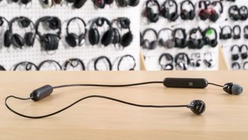 Sony WI-C300 reviewed by RTings Sony WI-C300 reviewed by RTings