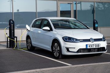 Volkswagen e-Golf test par Pocket-lint