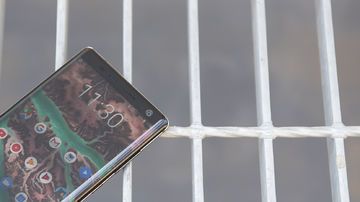 Nokia 8 Sirocco reviewed by ExpertReviews