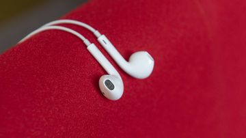 Apple EarPods reviewed by ExpertReviews