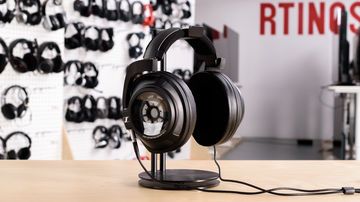 Sennheiser HD 820 reviewed by RTings