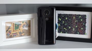 Motorola Moto E5 Plus test par Trusted Reviews Motorola Moto E5 Plus test par Trusted Reviews