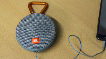 JBL Clip 2 test par ExpertReviews