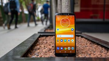 Motorola Moto E5 Plus test par ExpertReviews