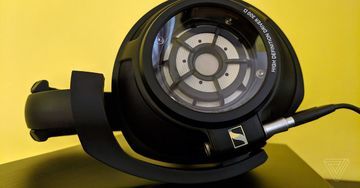 Sennheiser HD 820 test par The Verge