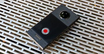 RED Hydrogen One reviewed by The Verge