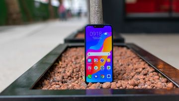 Honor Play reviewed by ExpertReviews