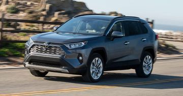 Toyota RAV4 Review: 14 Ratings, Pros and Cons