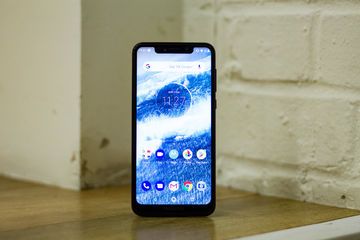 Motorola One reviewed by ExpertReviews