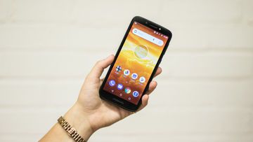 Motorola Moto E5 Play test par ExpertReviews Motorola Moto E5 Play test par ExpertReviews