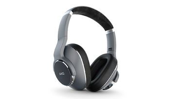 AKG N700NC test par What Hi-Fi?