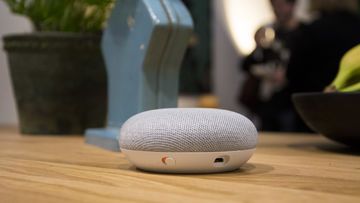 Google Home Mini test par ExpertReviews