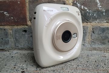 Fujifilm Instax Square SQ20 Review: 2 Ratings, Pros and Cons