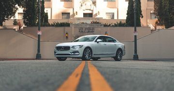 Volvo S90 Review: 4 Ratings, Pros and Cons