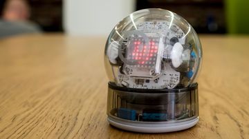 Sphero Bolt test par ExpertReviews