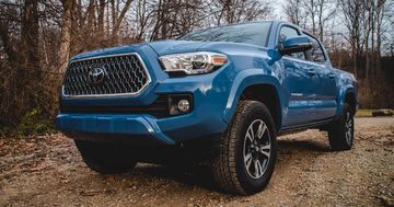 Toyota Tacoma Review: 4 Ratings, Pros and Cons