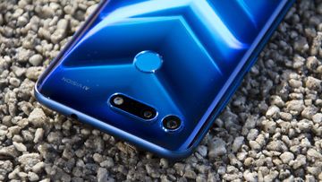 Honor View 20 reviewed by ExpertReviews
