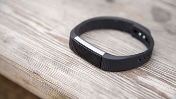 Fitbit Alta HR reviewed by ExpertReviews