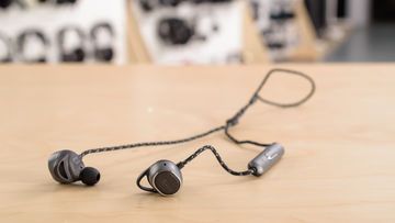 AKG N200 Review: 2 Ratings, Pros and Cons