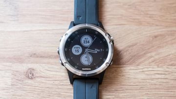 Garmin Fenix 5 Plus test par ExpertReviews