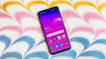 Samsung Galaxy S10e reviewed by CNET USA