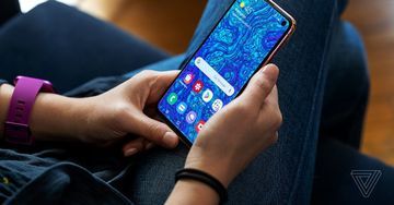 Samsung Galaxy S10e test par The Verge Samsung Galaxy S10e test par The Verge