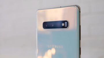 Samsung Galaxy S10 Plus test par ExpertReviews