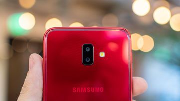 Samsung Galaxy J6 Plus test par ExpertReviews Samsung Galaxy J6 Plus test par ExpertReviews