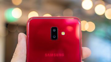 Samsung Galaxy J6 Plus test par ExpertReviews