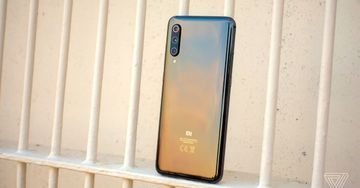 Xiaomi Mi 9 reviewed by The Verge