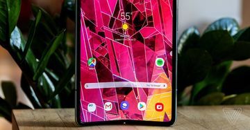 Samsung Galaxy Fold reviewed by The Verge Samsung Galaxy Fold reviewed by The Verge