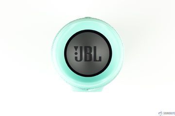 JBL Charge 3 test par SoundGuys