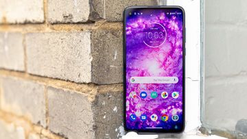 Motorola Moto G8 Power test par ExpertReviews