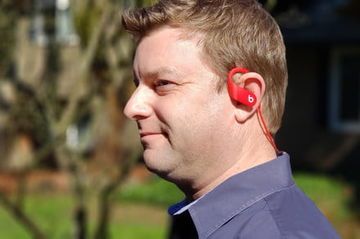 Beats Powerbeats 4 Review: 4 Ratings, Pros and Cons
