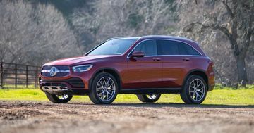 Mercedes Benz GLC300 Review: 5 Ratings, Pros and Cons