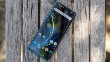 OnePlus 8 Pro test par ExpertReviews OnePlus 8 Pro test par ExpertReviews