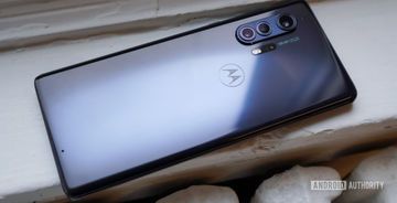 Motorola Edge Plus testé par Android Authority