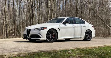 Alfa Romeo Giulia Quadrifoglio test par CNET USA
